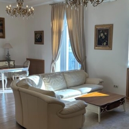 Продажа 3-комн квартиры на вторичном рынке Дегтярный пер,  д. 5 с1