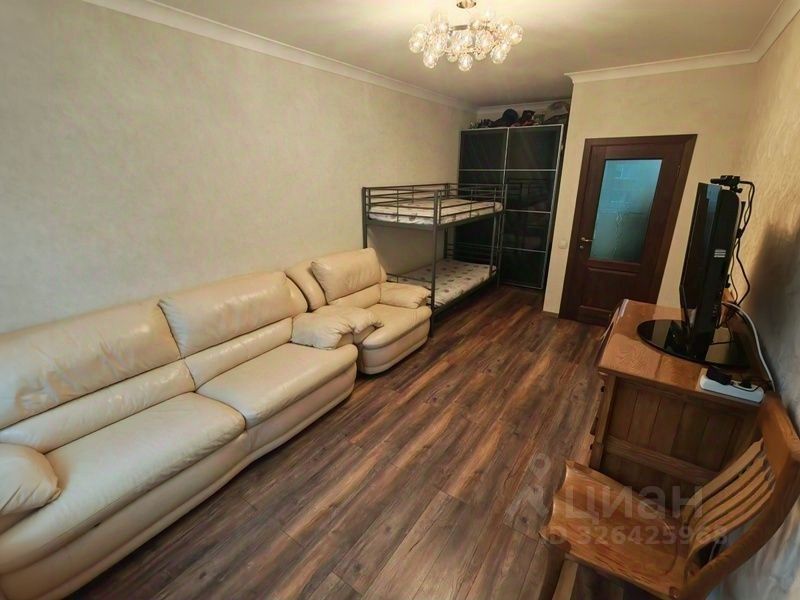 Продажа 1-комн квартиры на вторичном рынке Свердловский пгт, улица Михаила Марченко, 12