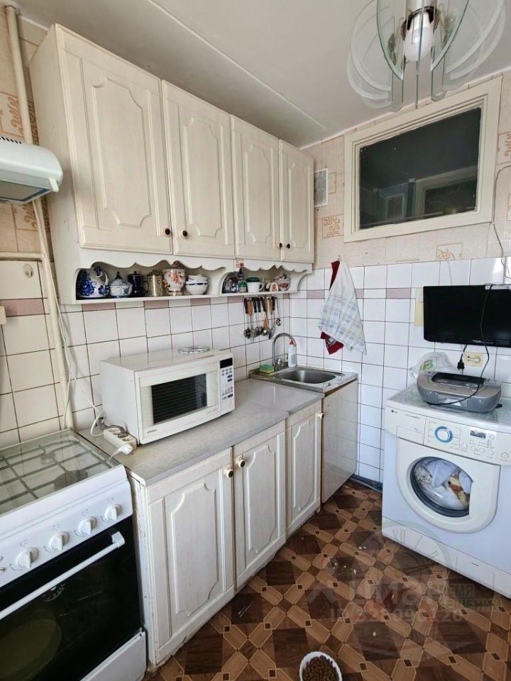 Продажа 2-комн квартиры на вторичном рынке Королев, проспект Королева, 8а