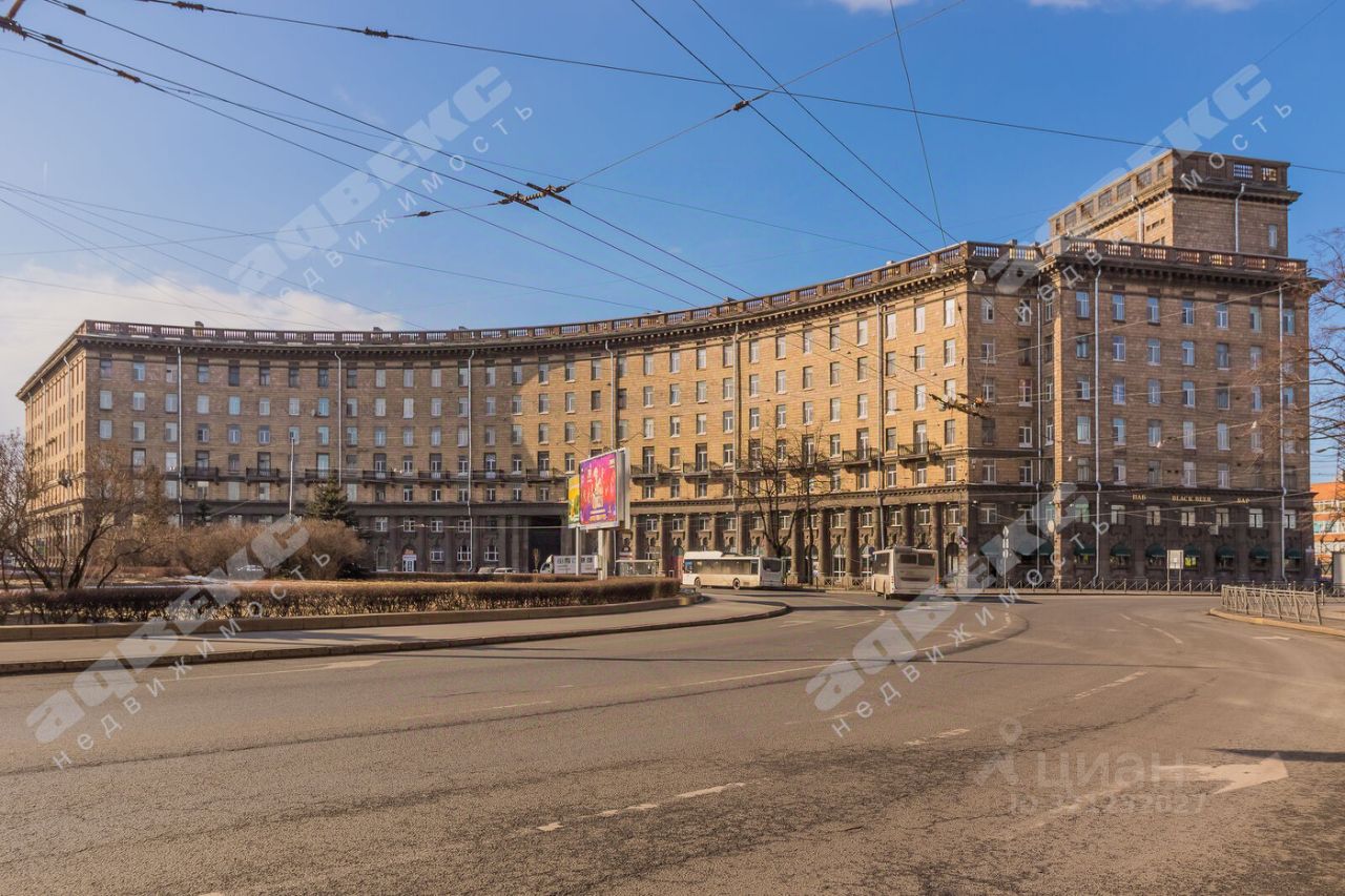 Продажа 3-комн квартиры на вторичном рынке проспект Стачек, 55