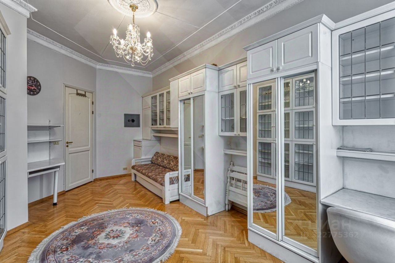 Аренда 3-комн квартиры на вторичном рынке Кутузовский проспект, 30