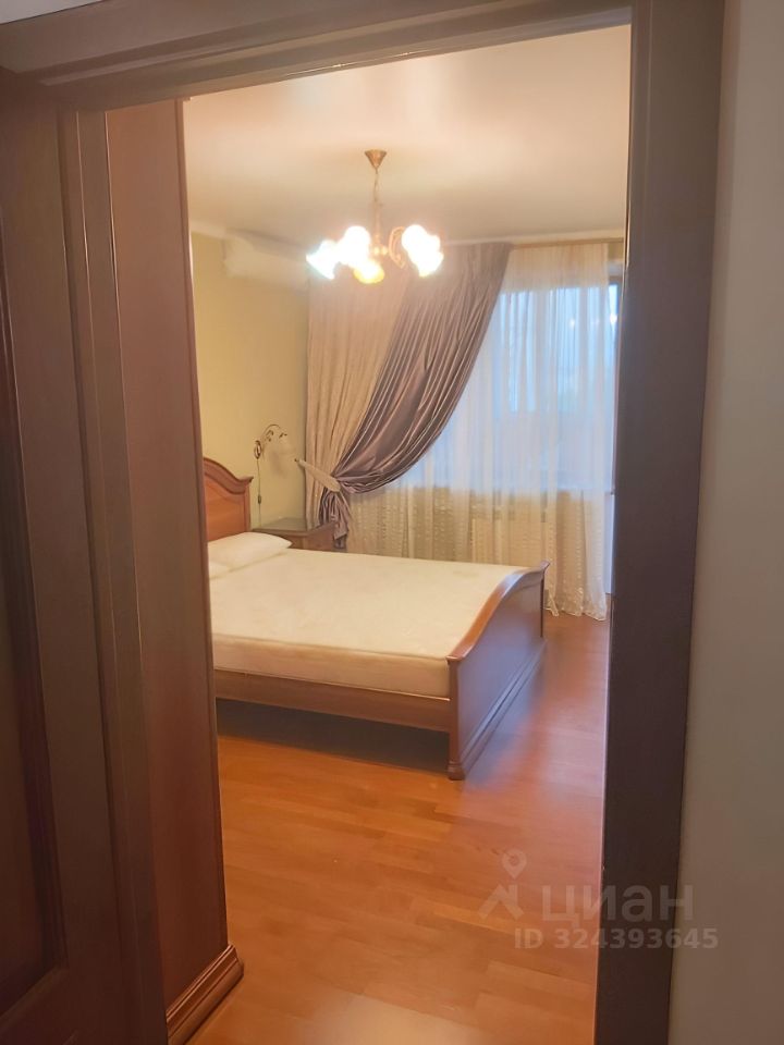 Аренда 3-комн квартиры на вторичном рынке Малахитовая улица,  д. 17