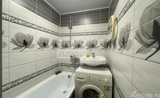 Продажа 3-комн квартиры на вторичном рынке улица Молостовых,  д. 11 к3