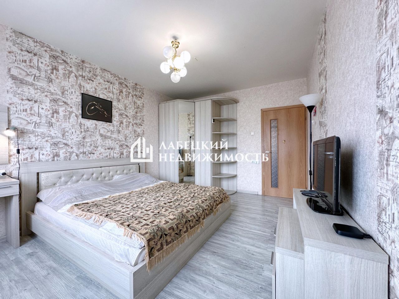 Продажа 2-комн квартиры на вторичном рынке улица Маршала Захарова, 16к3