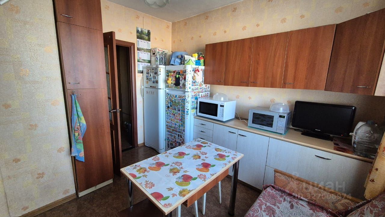 Продажа 3-комн квартиры на вторичном рынке проспект Авиаконструкторов, 1