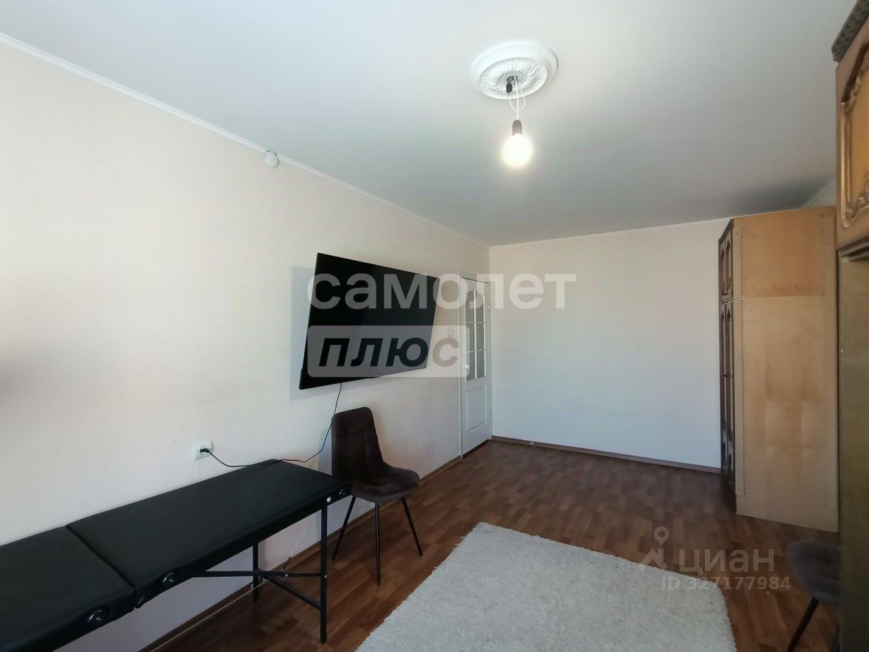 Продажа 2-комн квартиры на вторичном рынке Аничково пгт,  д. 14