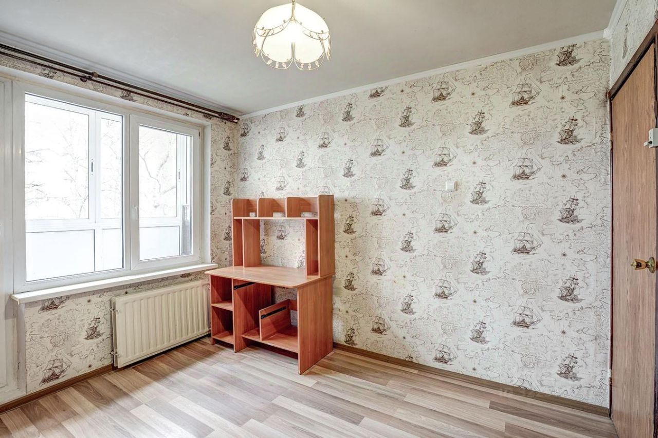 Продажа 2-комн квартиры на вторичном рынке Светлановский проспект, 58К2