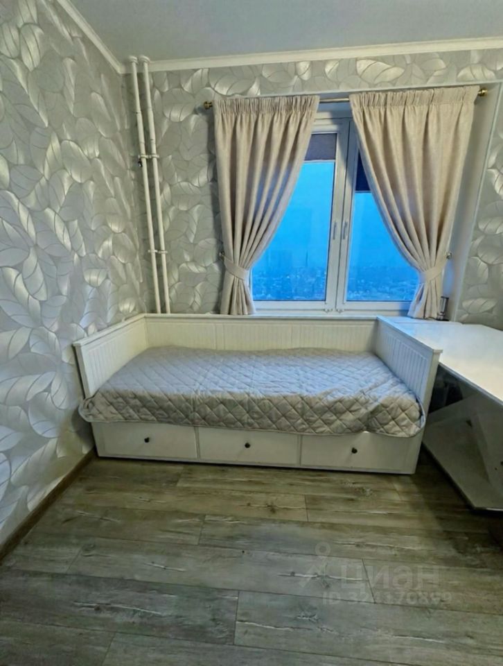 Аренда 1-комн квартиры на вторичном рынке Мурино, площадь Привокзальная, 3к4