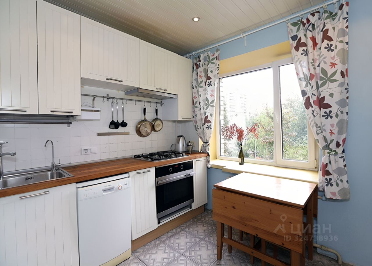 Продажа 3-комн квартиры на вторичном рынке Светлановский проспект, 47