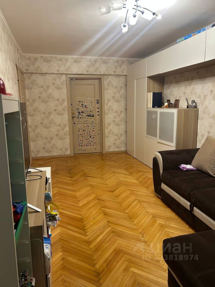 Продажа 3-комн квартиры на вторичном рынке улица Фабрициуса, 6С1