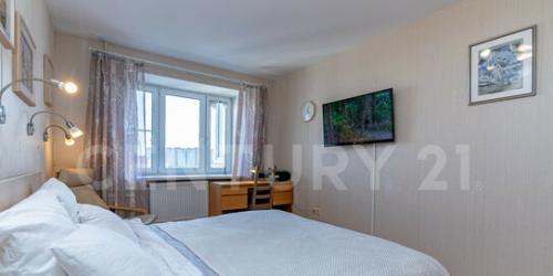 3-комн квартира улица Типанова,  д. 38
