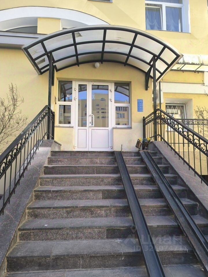 Продажа 3-комн квартиры на вторичном рынке Петергоф, Разводная улица, 12