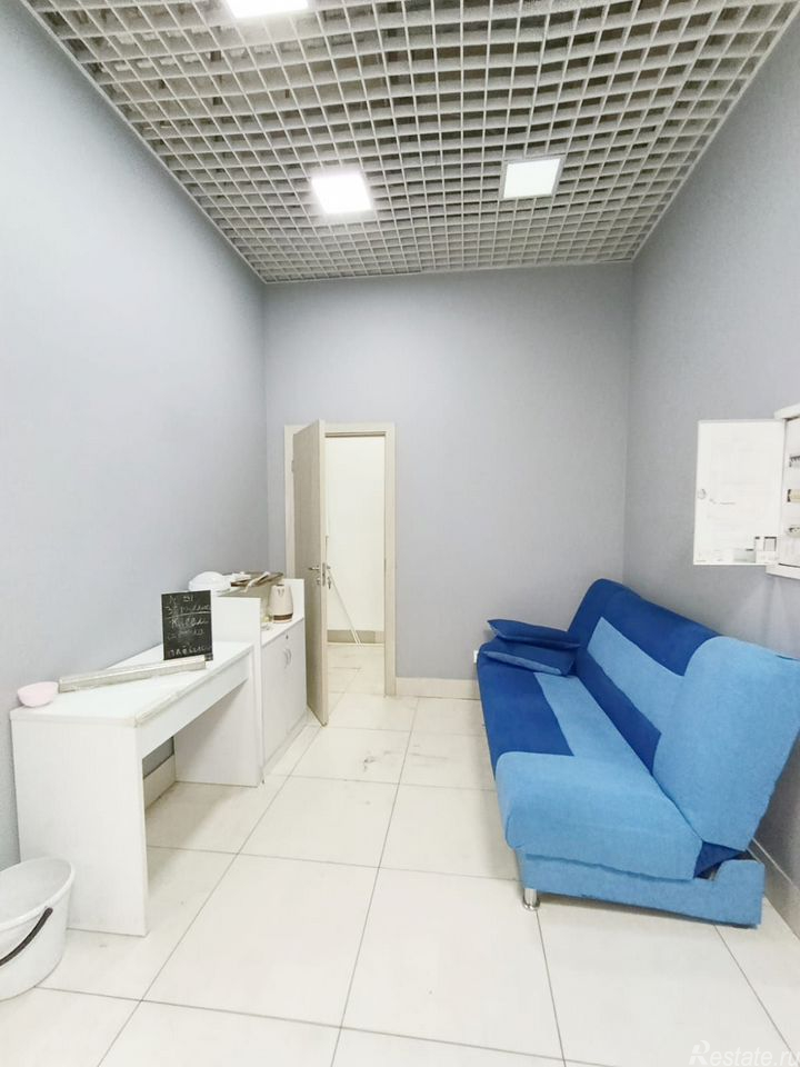 Аренда торгового помещения улица Поляны,  д. 8