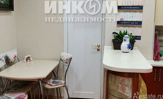 Продажа 4-комн квартиры на вторичном рынке бульвар Адмирала Ушакова,  д. 9