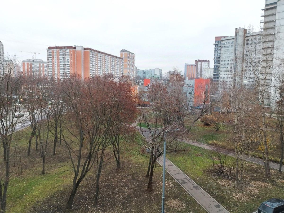 Продажа 3-комн квартиры на вторичном рынке Снежная улица, 14К1