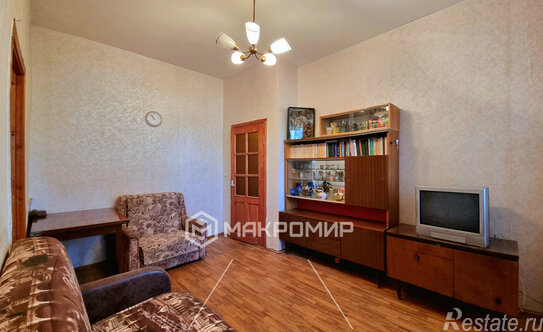 Продажа 2-комн квартиры на вторичном рынке Заводской пр-кт,  д. 38