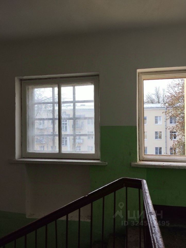 Продажа 3-комн квартиры на вторичном рынке Волхов, улица Марата, 6