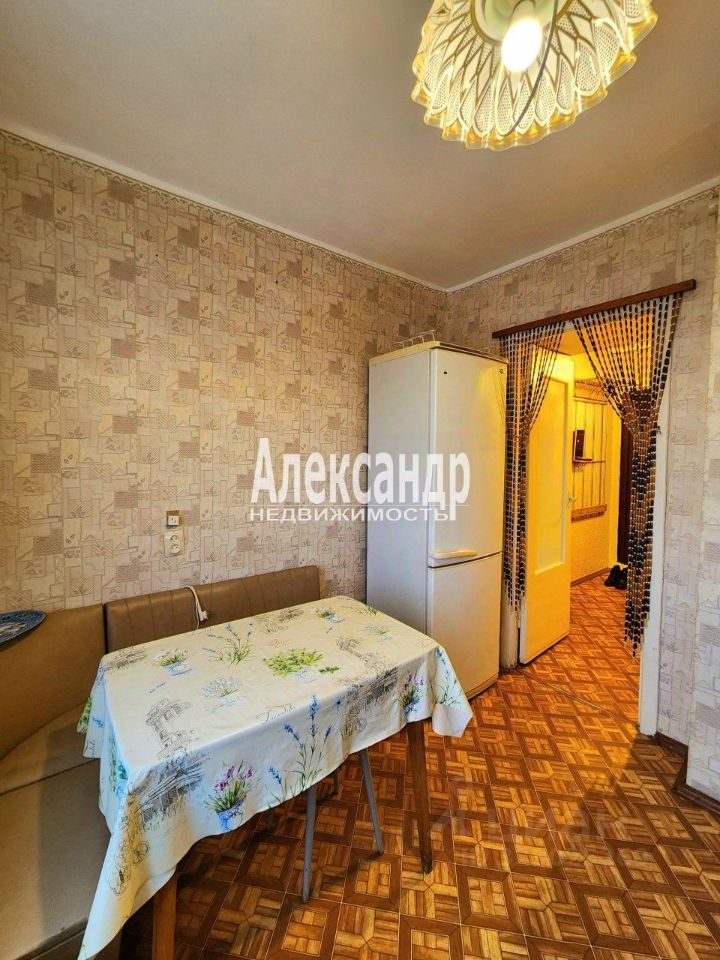 Продажа 1-комн квартиры на вторичном рынке Кириши, проспект Ленина, 37