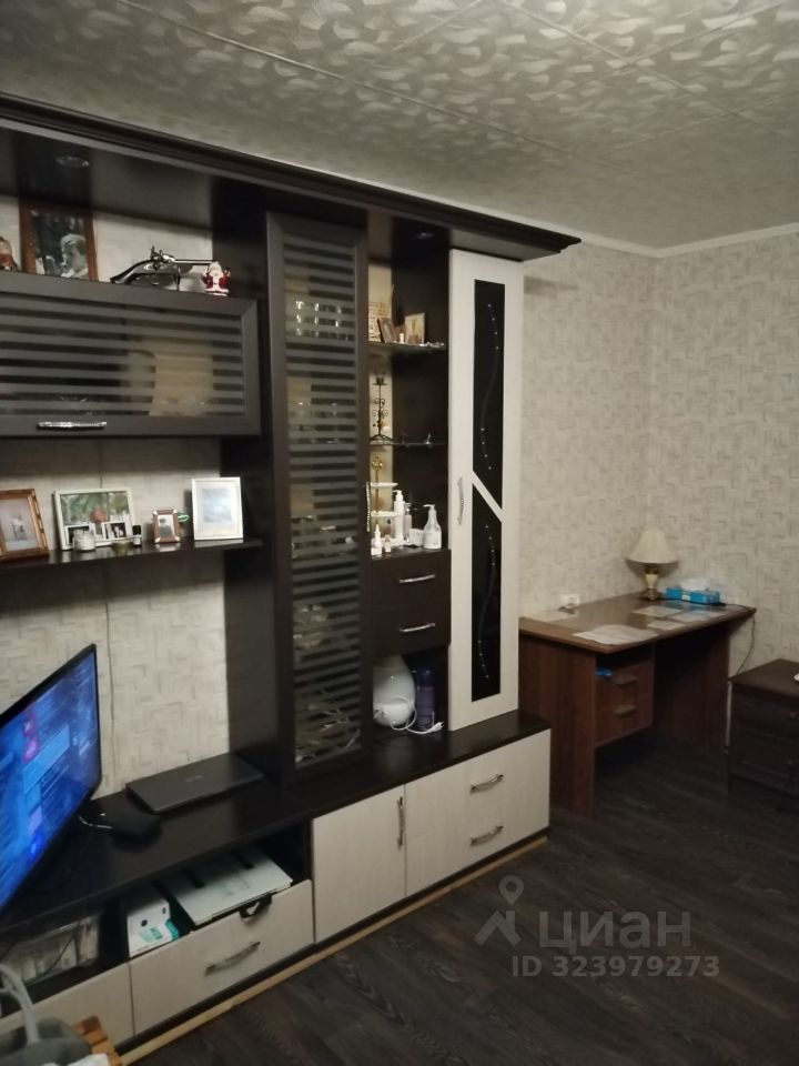 Продажа 1-комн квартиры на вторичном рынке Нахабино пгт, улица Красноармейская, 61