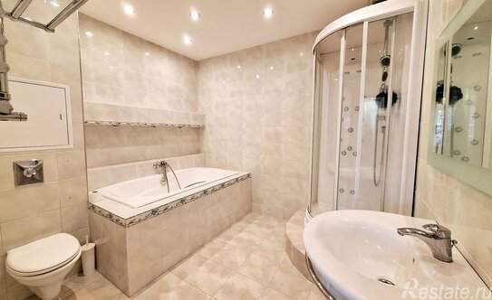 Продажа 5-комн квартиры на вторичном рынке Воротынская улица,  д. 8/1