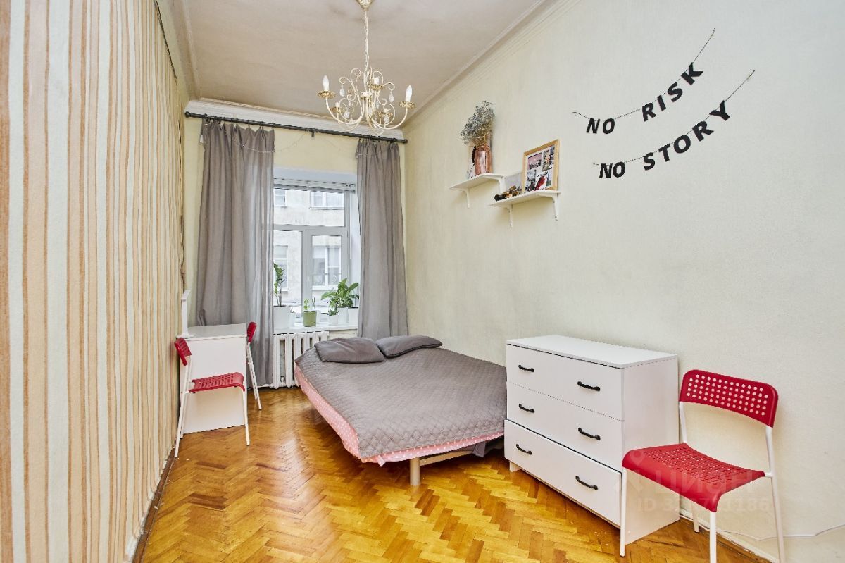 Продажа 4-комн квартиры на вторичном рынке Гороховая улица, 34