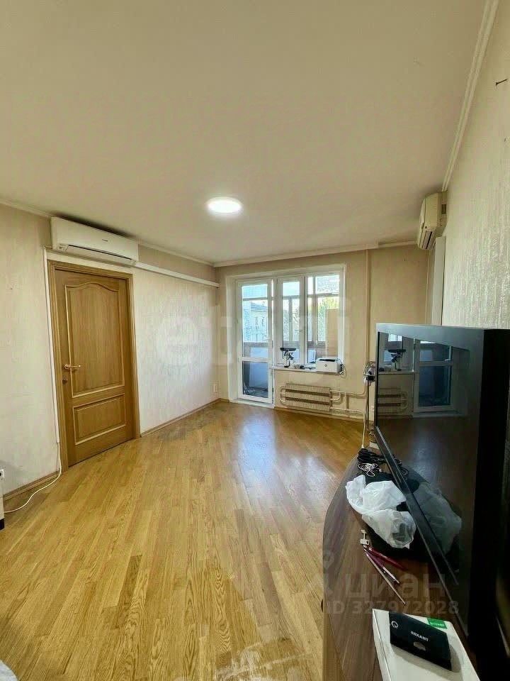 Продажа 2-комн квартиры на вторичном рынке улица Космонавтов, 8К2