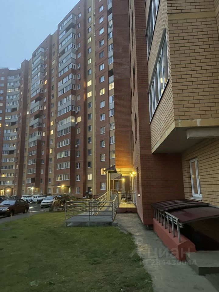 Продажа 3-комн квартиры на вторичном рынке Имени В.Н. Махалина мкр, 37