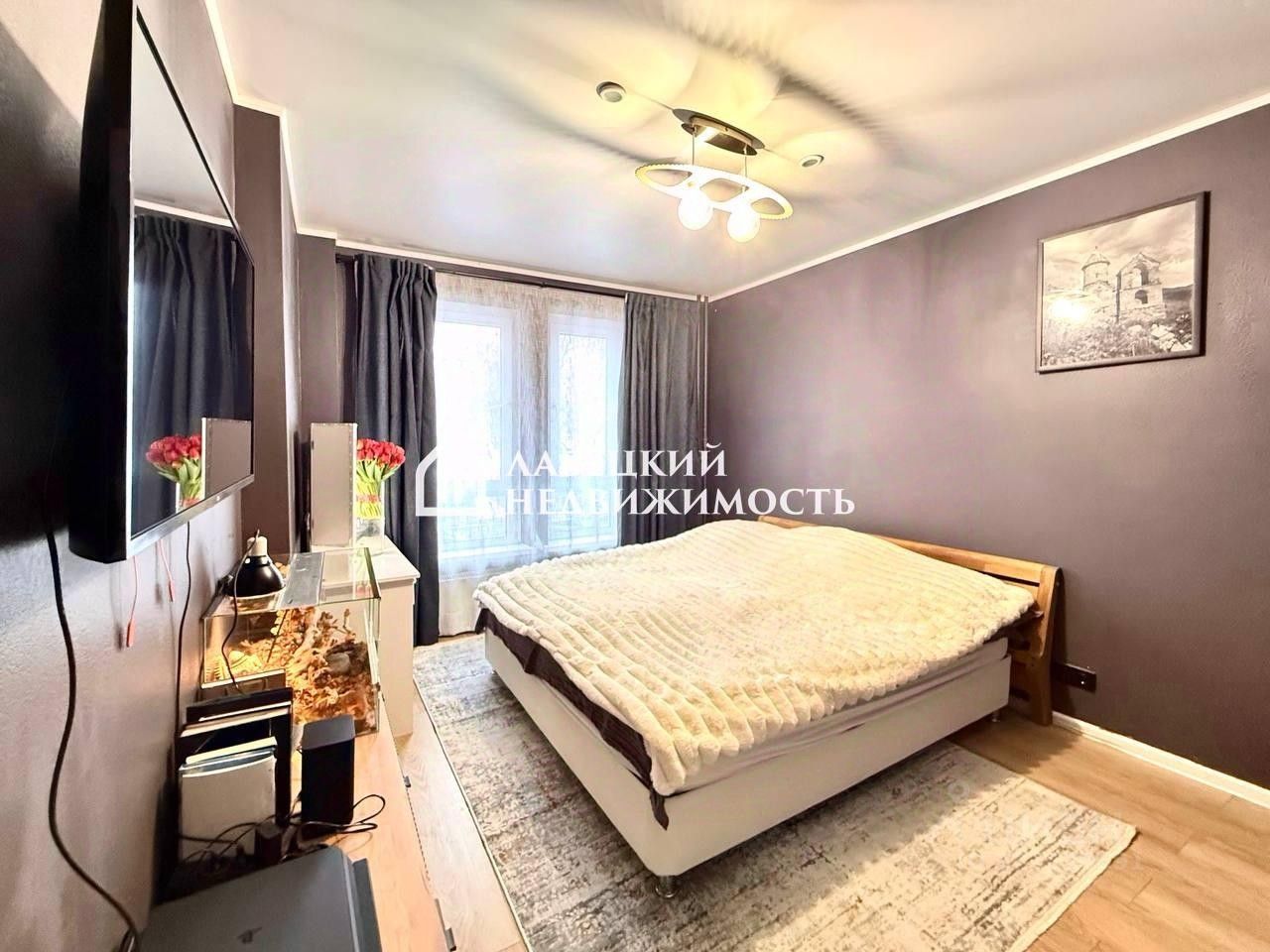 Продажа 2-комн квартиры на вторичном рынке улица Михайлова, 30Ак3