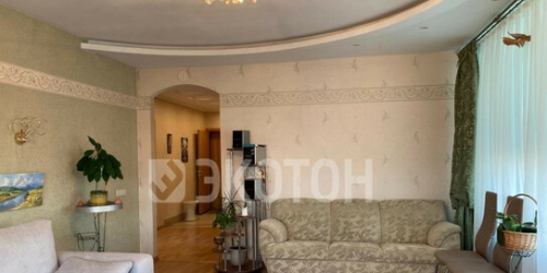 4-комн квартира улица Танкиста Хрустицкого,  д. 9