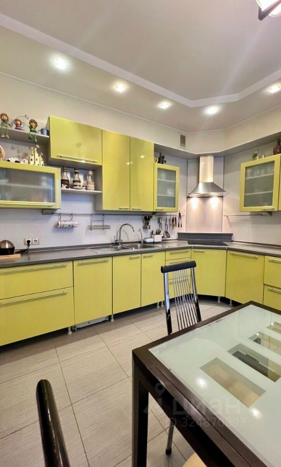 Продажа 3-комн квартиры на вторичном рынке Гатчина, улица Рощинская, 1А