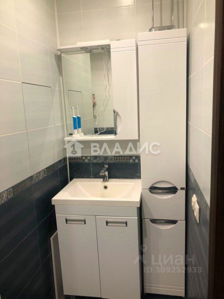 Продажа 3-комн квартиры на вторичном рынке Городок Б мкр, Люберцы, улица 3-е Почтовое Отделение,  д. 92