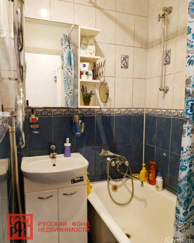 Продажа 3-комн квартиры на вторичном рынке Ломоносов г., Швейцарская ул. ,  д. 7