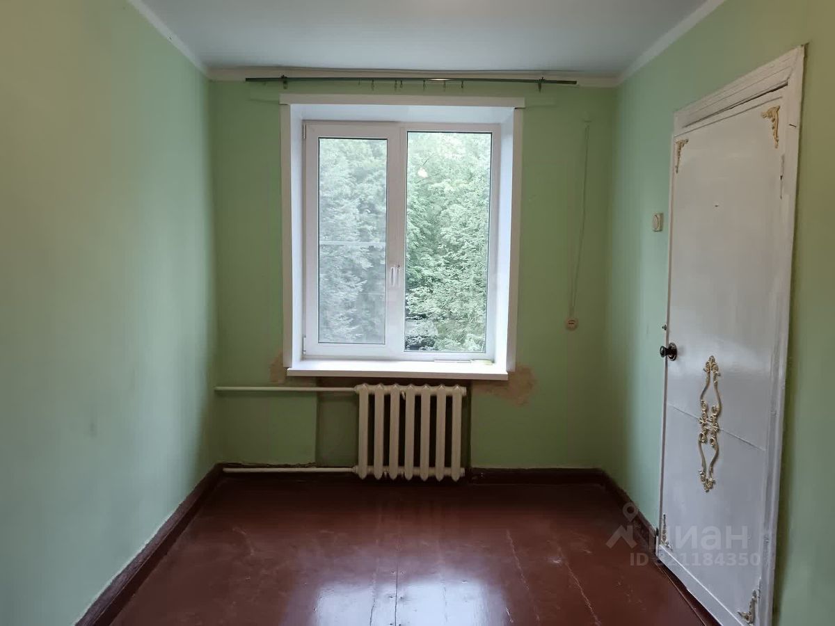 Продажа 3-комн квартиры на вторичном рынке Кириши, Пионерская улица, 7