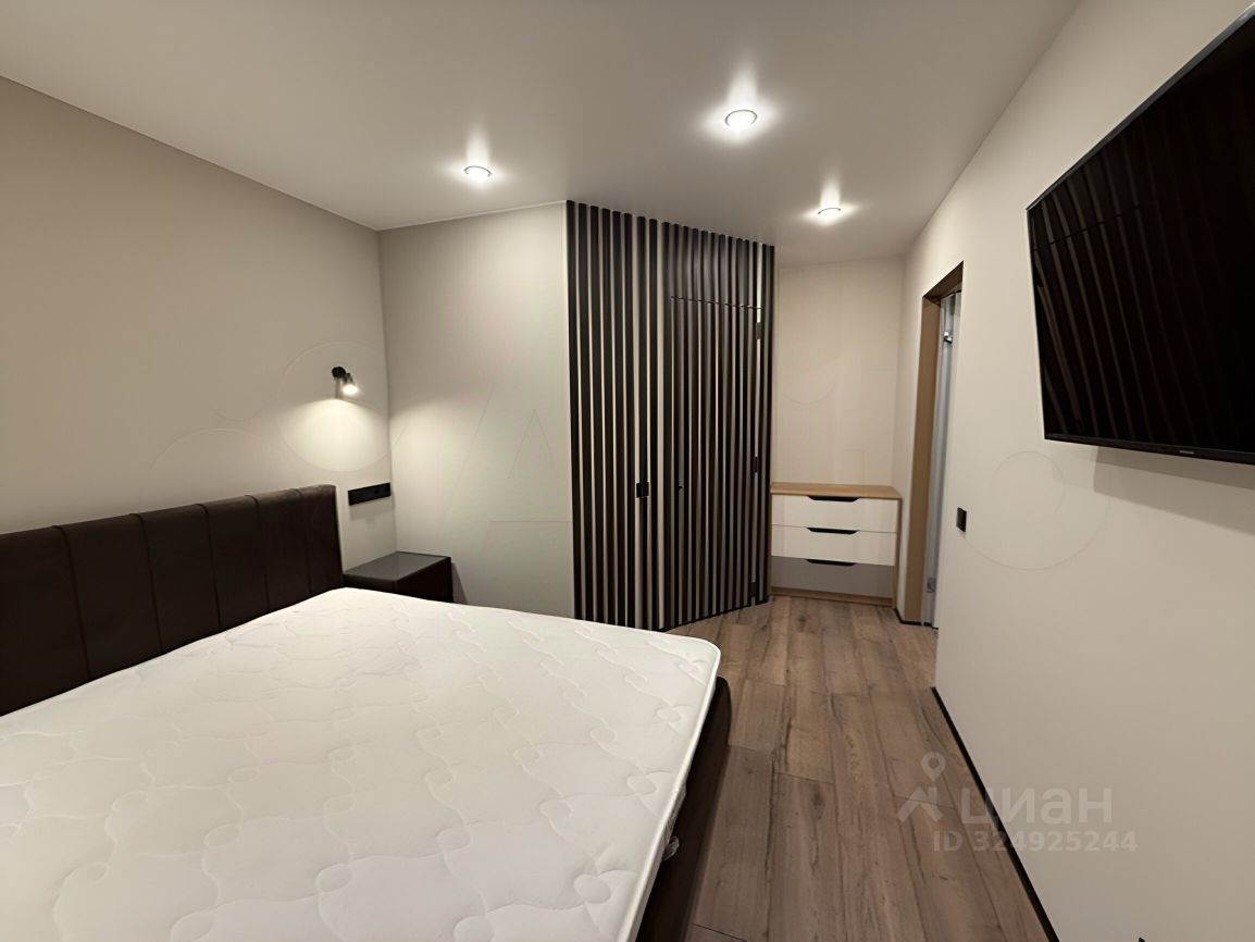 Продажа 2-комн квартиры на вторичном рынке Большевиков пр-кт,  д. 5