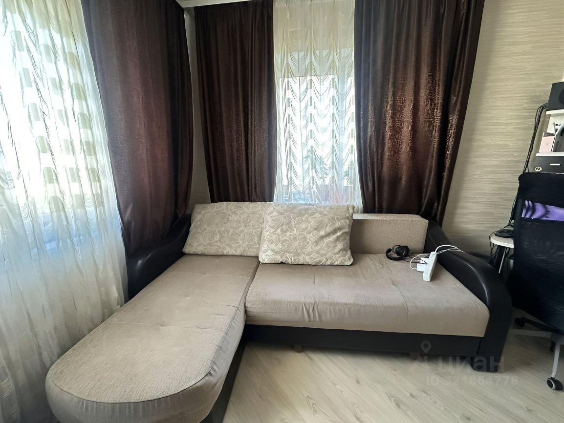 Продажа 2-комн квартиры на вторичном рынке улица Оптиков, 49к2