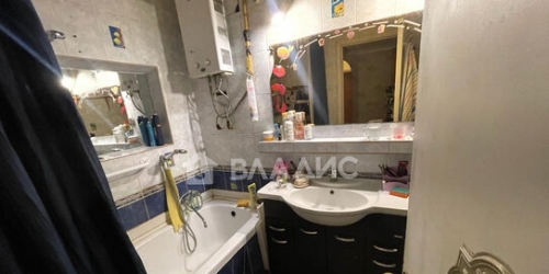 4-комн квартира улица Уткина,  д. 44