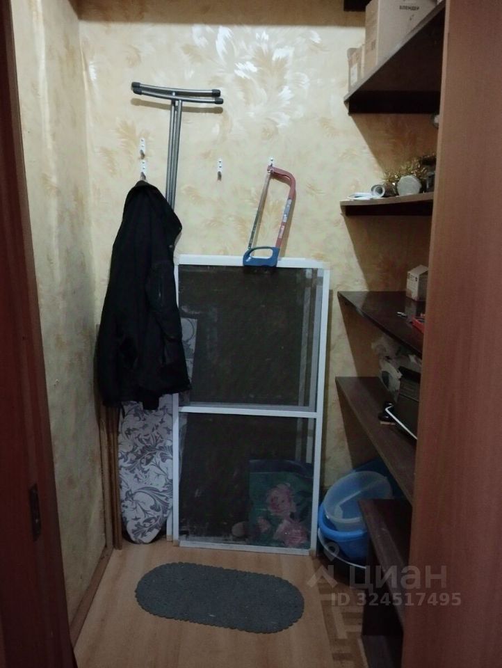 Продажа 3-комн квартиры на вторичном рынке Волхов, улица Марата, 6