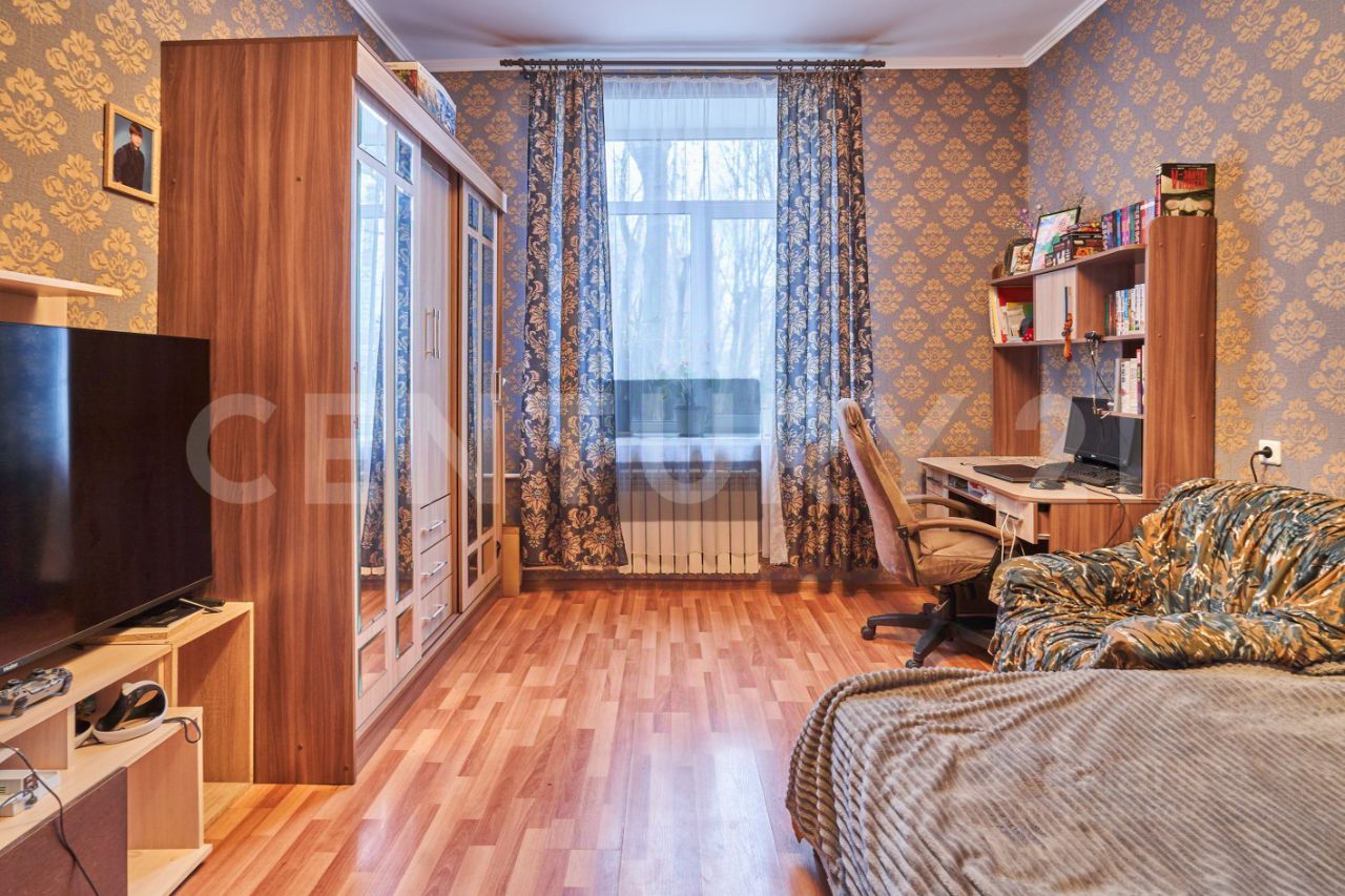 Продажа 3-комн квартиры на вторичном рынке улица Возрождения, 19/38