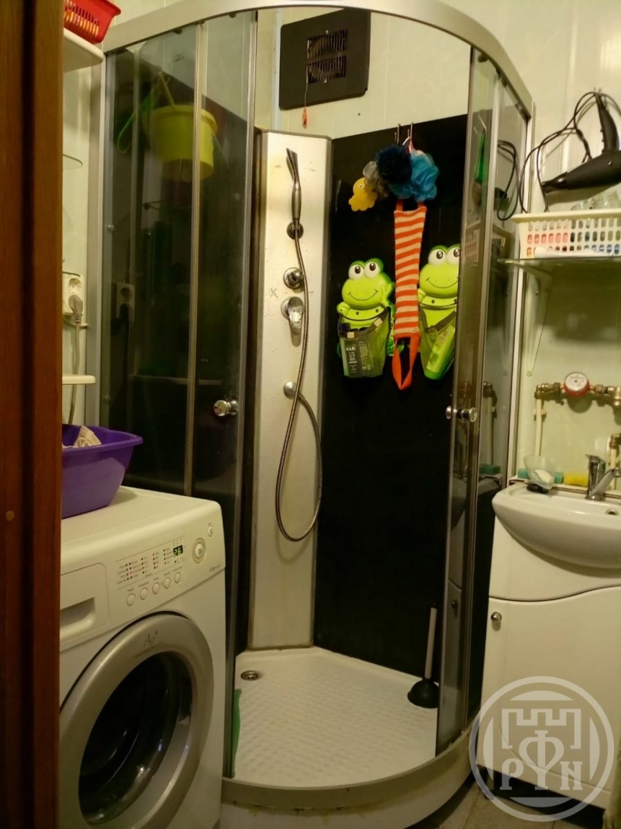 Продажа 3-комн квартиры на вторичном рынке Колпино г., Коммуны пл.,  д. 5