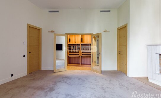 Продажа 6-комн квартиры на вторичном рынке Романов переулок,  д. 5