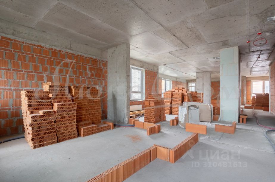 Продажа 4-комн квартиры на вторичном рынке Мантулинская улица, 9к5