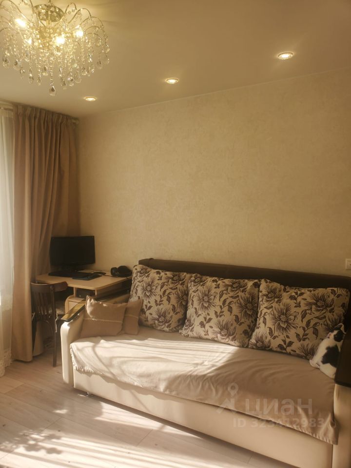 Продажа 2-комн квартиры на вторичном рынке улица Космонавтов, 20