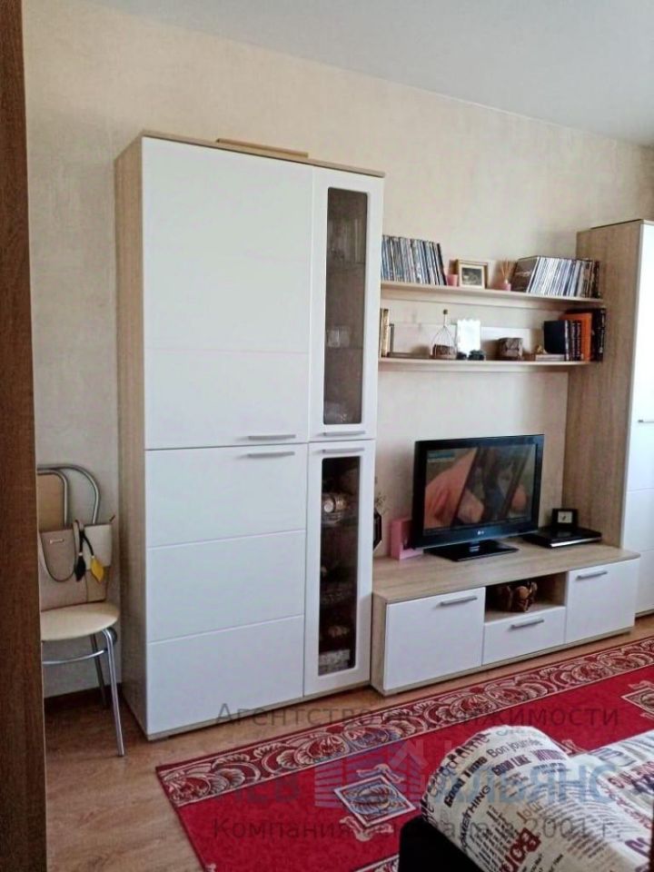Продажа 1-комн квартиры на вторичном рынке д. Малые Колпаны, улица Западная, 18