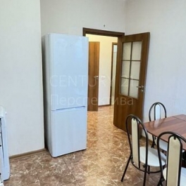 Продажа 2-комн квартиры на вторичном рынке Зенино, улица Барыкина,  д. 10/2