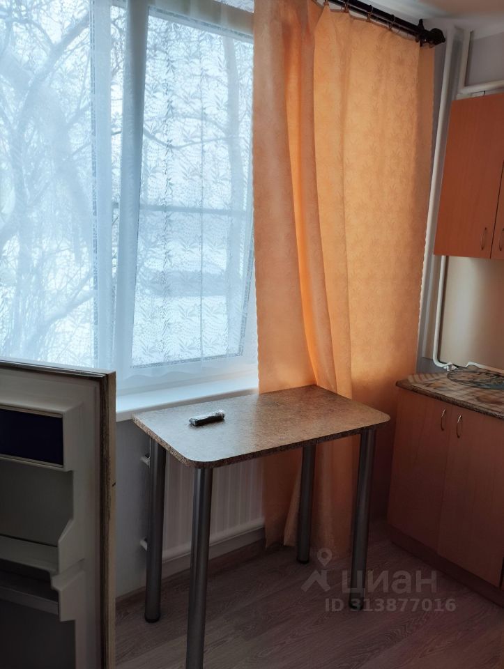 Аренда 2-комн квартиры на вторичном рынке Колпино, Заводской проспект, 4