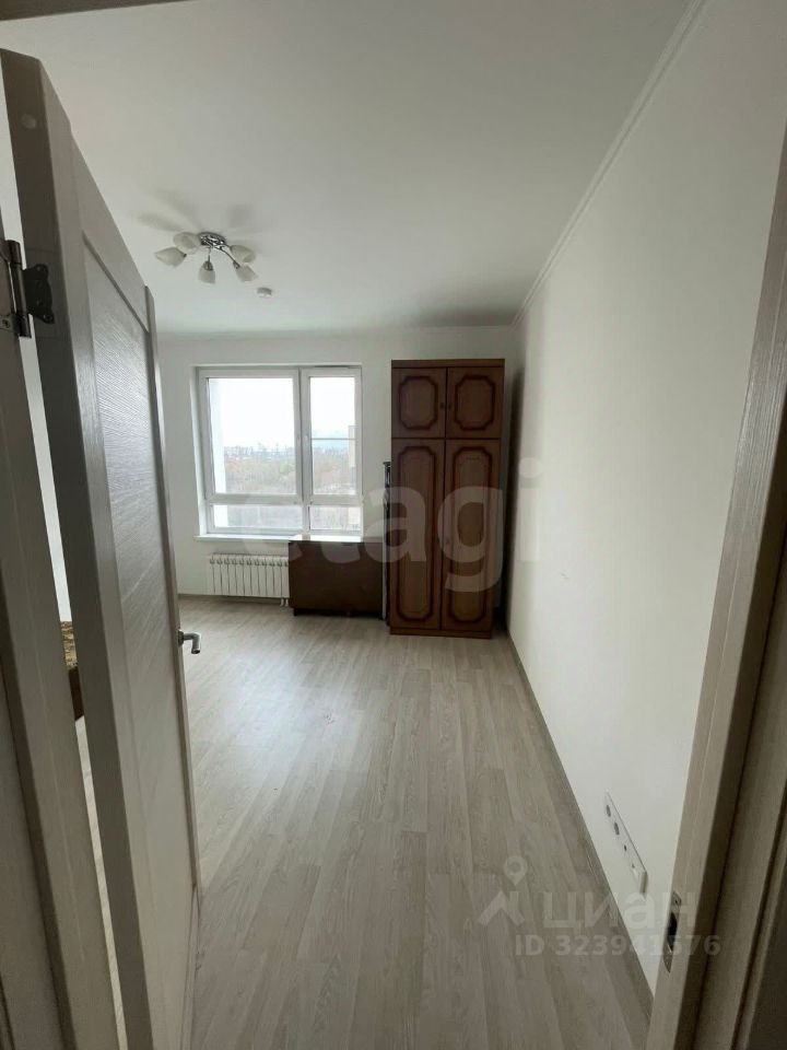 Продажа 3-комн квартиры на вторичном рынке улица Черное Озеро, 4