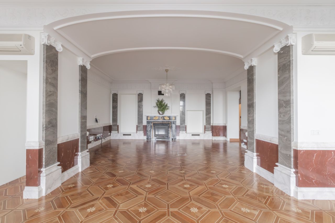 Продажа 4-комн квартиры на вторичном рынке Малая Бронная улица, 44