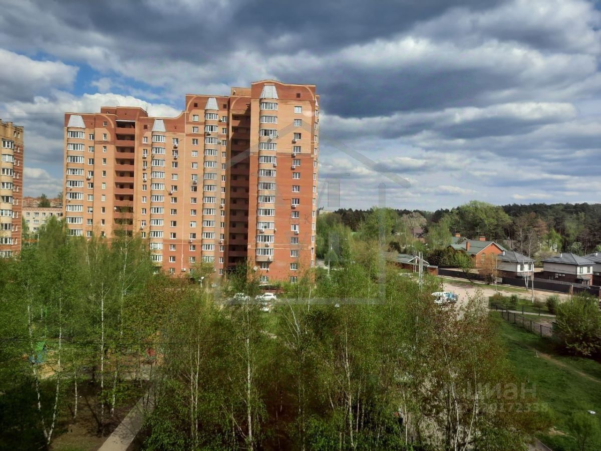 Продажа 3-комн квартиры на вторичном рынке Западный мкр, улица Дружбы, 9