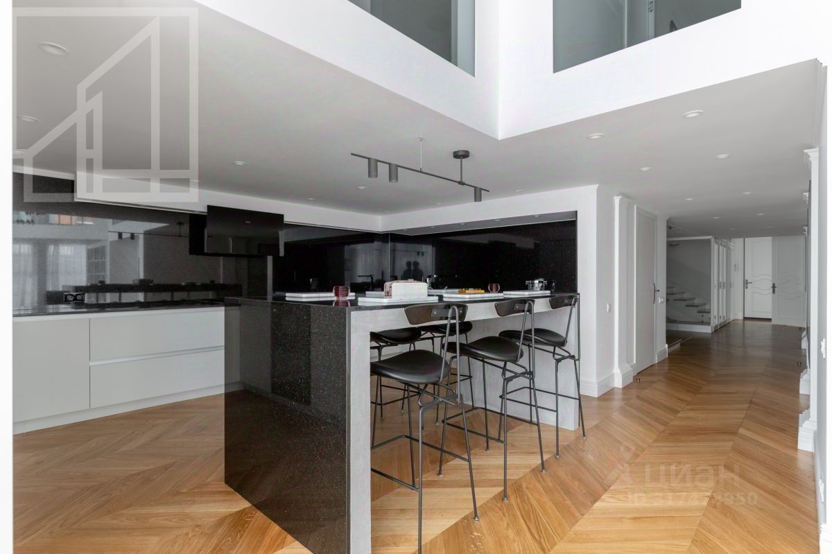 Продажа 6-комн квартиры на вторичном рынке улица Усачева, 11