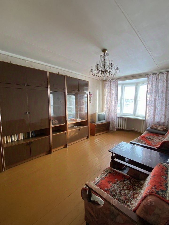 Продажа 3-комн квартиры на вторичном рынке Кириши, Волховская набережная, 6